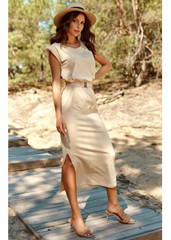 Długa sukienka z rozcięciem i paskiem w kolorze piaskowym NU441, Kolor piaskowy, Rozmiar 40/42, NUMINOU ze sklepu Primodo w kategorii Sukienki - zdjęcie 158492372