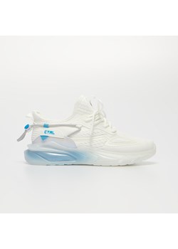Białe sneakersy w futurystycznym stylu - Biały ze sklepu House w kategorii Buty sportowe męskie - zdjęcie 158495842