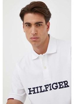 Tommy Hilfiger polo bawełniane kolor biały z aplikacją ze sklepu ANSWEAR.com w kategorii T-shirty męskie - zdjęcie 158497564