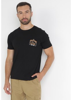 Czarna Koszulka z Krótkim Rękawem i Małym Nadrukiem Trudi ze sklepu Born2be Odzież w kategorii T-shirty męskie - zdjęcie 158529400