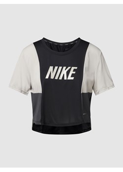 Krótki T-shirt z okrągłym dekoltem ze sklepu Peek&Cloppenburg  w kategorii Bluzki damskie - zdjęcie 158563890