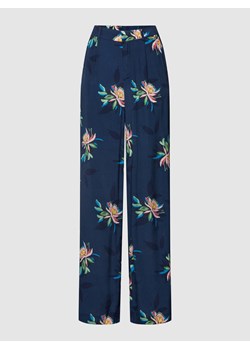 Spodnie z kwiatowym nadrukiem na całej powierzchni ze sklepu Peek&Cloppenburg  w kategorii Spodnie damskie - zdjęcie 158603413