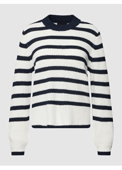 Sweter z dzianiny ze wzorem w paski model ‘TRISTA’ ze sklepu Peek&Cloppenburg  w kategorii Swetry damskie - zdjęcie 158627942