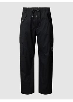 Spodnie cargo z wyhaftowanym logo ze sklepu Peek&Cloppenburg  w kategorii Spodnie męskie - zdjęcie 158639340