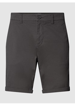 Szorty chinosy o kroju regular fit z kieszeniami z tyłu ze sklepu Peek&Cloppenburg  w kategorii Spodenki męskie - zdjęcie 158676313