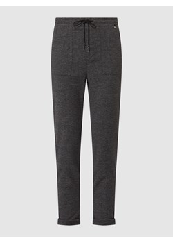 Spodnie sportowe skrócone o kroju slim fit ze wzorem w kratę ze sklepu Peek&Cloppenburg  w kategorii Spodnie męskie - zdjęcie 158771802