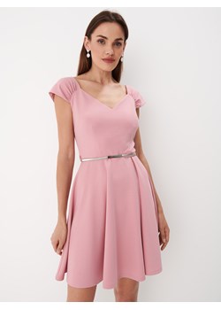 Mohito - Pudrowa sukienka mini z paskiem - Różowy ze sklepu Mohito w kategorii Sukienki - zdjęcie 158981181