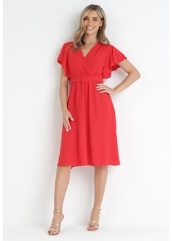 Czerwona Sukienka z Kopertowym Dekoltem i Paskiem Sizue ze sklepu Born2be Odzież w kategorii Sukienki - zdjęcie 159008004