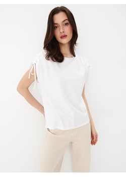 Mohito - Biały t-shirt z bawełny - biały ze sklepu Mohito w kategorii Bluzki damskie - zdjęcie 159049010