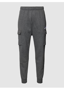 Spodnie dresowe z nakładanymi kieszeniami ze sklepu Peek&Cloppenburg  w kategorii Spodnie męskie - zdjęcie 159069461
