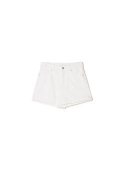 Cropp - Białe jeansowe szorty mom - biały ze sklepu Cropp w kategorii Szorty - zdjęcie 159113141