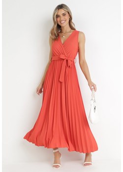 Czerwona Plisowana Sukienka Maxi z Gumką w Pasie i Materiałowym Paskiem Biak ze sklepu Born2be Odzież w kategorii Sukienki - zdjęcie 159164831
