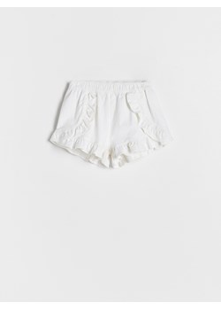 Reserved - Szorty z falbanami - złamana biel ze sklepu Reserved w kategorii Spodenki dziewczęce - zdjęcie 159183120