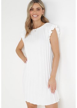 Biała Pudełkowa Sukienka Mini z Plisowanej Tkaniny z Wiskozy i Bawełny Ematisa ze sklepu Born2be Odzież w kategorii Sukienki - zdjęcie 159191722