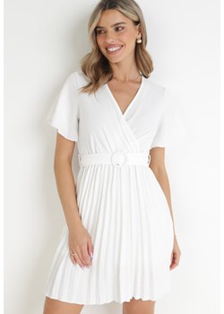 Biała Sukienka Plisowana z Kopertowym Dekoltem Zamiya ze sklepu Born2be Odzież w kategorii Sukienki - zdjęcie 159191732