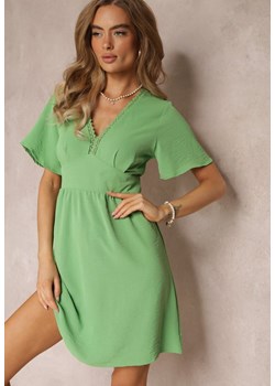 Zielona Sukienka Mini z Gumkami w Pasie i Koronkowym Dekoltem Azriele ze sklepu Renee odzież w kategorii Sukienki - zdjęcie 159194484