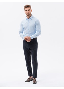 Bawełniana koszula męska z tkaniny w stylu Oxford SLIM FIT - błękitna V8 K642 ze sklepu ombre w kategorii Koszule męskie - zdjęcie 159247093