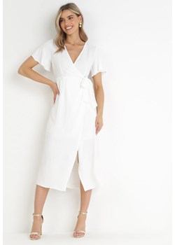 Biała Kopertowa Sukienka Midi z Materiałowym Paskiem Noriana ze sklepu Born2be Odzież w kategorii Sukienki - zdjęcie 159316731