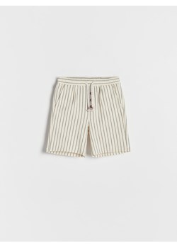 Reserved - Szorty w paski - złamana biel ze sklepu Reserved w kategorii Spodenki chłopięce - zdjęcie 159339313