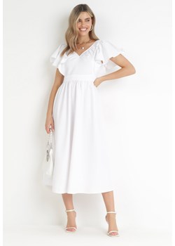 Biała Sukienka Midi z Falbanami przy Ramionach Happisa ze sklepu Born2be Odzież w kategorii Sukienki - zdjęcie 160050404