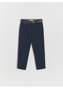 Reserved - Spodnie chino z paskiem - granatowy ze sklepu Reserved w kategorii Spodnie chłopięce - zdjęcie 160068292