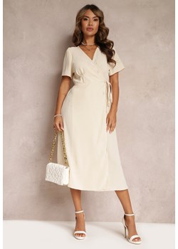 Jasnobeżowa Sukienka Midi z Kopertowym Dekoltem i Wiązaniem w Pasie Elisanu ze sklepu Renee odzież w kategorii Sukienki - zdjęcie 160197820