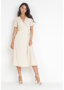 Jasnobeżowa Kopertowa Sukienka Midi z Materiałowym Paskiem Rahellitte ze sklepu Born2be Odzież w kategorii Sukienki - zdjęcie 160288483