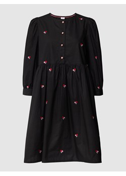 Sukienka o długości do kolan z haftami model ‘NUEMMELINE DRESS’ ze sklepu Peek&Cloppenburg  w kategorii Sukienki - zdjęcie 160570000