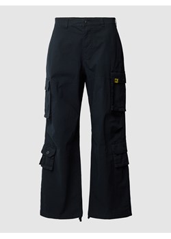 Spodnie cargo o kroju baggy fit z detalem z logo ze sklepu Peek&Cloppenburg  w kategorii Spodnie męskie - zdjęcie 160646841