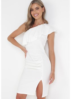 Biała Asymetryczna Sukienka Mini z Falbanką i Rozcięciem Joyannwe ze sklepu Born2be Odzież w kategorii Sukienki - zdjęcie 160802330