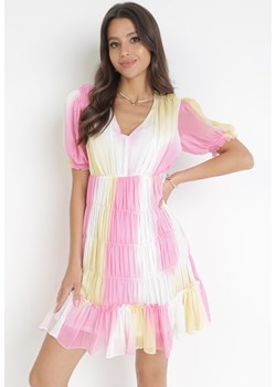 Różowa Rozkloszowana Sukienka Mini z Falbankami i Głębokim Dekoltem Edvige ze sklepu Born2be Odzież w kategorii Sukienki - zdjęcie 160822992