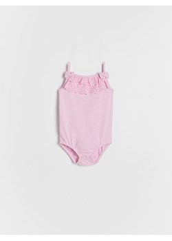 Reserved - Body z ażurowym zdobiniem - pastelowy róż ze sklepu Reserved w kategorii Body niemowlęce - zdjęcie 160921762