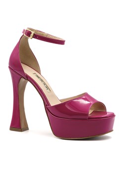 Różowe lakierowane sandały na słupku i platformie 125S ze sklepu NESCIOR w kategorii Sandały damskie - zdjęcie 160942261