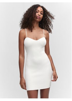 Mango Sukienka dzianinowa Laurel 57050312 Biały Slim Fit ze sklepu MODIVO w kategorii Sukienki - zdjęcie 160965251