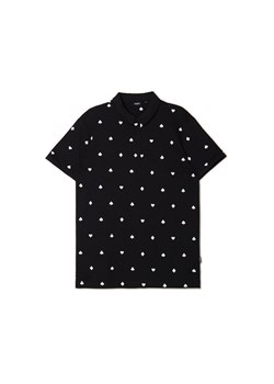Cropp - Czarna koszulka polo z karcianymi wzorami - czarny ze sklepu Cropp w kategorii T-shirty męskie - zdjęcie 160970164