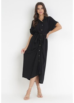 Czarna Koszulowa Sukienka Midi z Gumką w Talii i Materiałowym Paskiem z Wiskozy Skeisa ze sklepu Born2be Odzież w kategorii Sukienki - zdjęcie 160972760