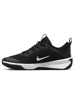 Buty Nike Omni Multi-Court Jr DM9027 002 czarne ze sklepu ButyModne.pl w kategorii Buty sportowe damskie - zdjęcie 161002783