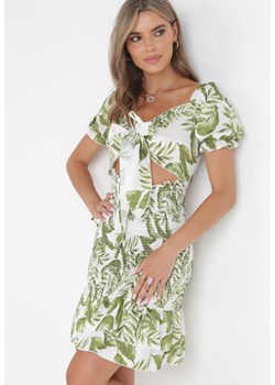 Zielona Dopasowana Sukienka z Głębokim Dekoltem i Falbanką Shile ze sklepu Born2be Odzież w kategorii Sukienki - zdjęcie 161036791