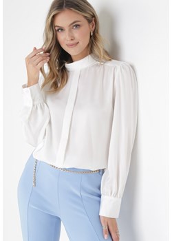 Biała Bluzka ze Stójką i Długim Rękawem Traselle ze sklepu Born2be Odzież w kategorii Bluzki damskie - zdjęcie 161042341