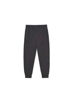 Cropp - Ciemnoszare dresowe joggery - czarny ze sklepu Cropp w kategorii Spodnie męskie - zdjęcie 161088660