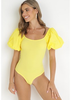 Żółte Prążkowane Body z Bufiastymi Rękawami Darcis ze sklepu Born2be Odzież w kategorii Bluzki damskie - zdjęcie 161094781