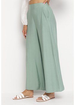 Zielone Szerokie Spodnie z Gumką w Pasie i Kieszeniami przy Biodrach Boulia ze sklepu Born2be Odzież w kategorii Spodnie damskie - zdjęcie 161186580