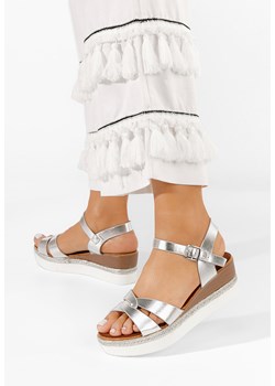 Srebrne sandały na koturnie Meida ze sklepu Zapatos w kategorii Sandały damskie - zdjęcie 161187001