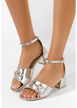 Srebrne sandały na słupku Karia ze sklepu Zapatos w kategorii Sandały damskie - zdjęcie 161187082