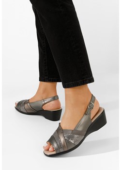 Szare sandały na niskim koturnie Nema ze sklepu Zapatos w kategorii Sandały damskie - zdjęcie 161187124