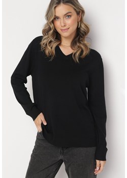 Czarny Sweter z Dekoltem w Serek Kayton ze sklepu Born2be Odzież w kategorii Swetry damskie - zdjęcie 161190012
