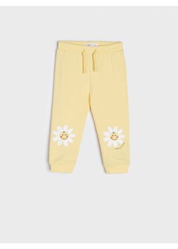 Sinsay - Spodnie dresowe jogger SmileyBaby® - żółty ze sklepu Sinsay w kategorii Spodnie i półśpiochy - zdjęcie 161213773
