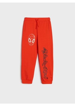 Sinsay - Spodnie dresowe jogger Spiderman - czerwony ze sklepu Sinsay w kategorii Spodnie chłopięce - zdjęcie 161213804