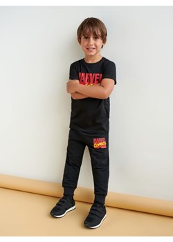 Sinsay - Spodnie dresowe jogger Marvel - czarny ze sklepu Sinsay w kategorii Spodnie chłopięce - zdjęcie 161215204