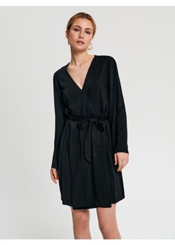 Sinsay - Sukienka mini z wiązaniem - czarny ze sklepu Sinsay w kategorii Sukienki - zdjęcie 161218321